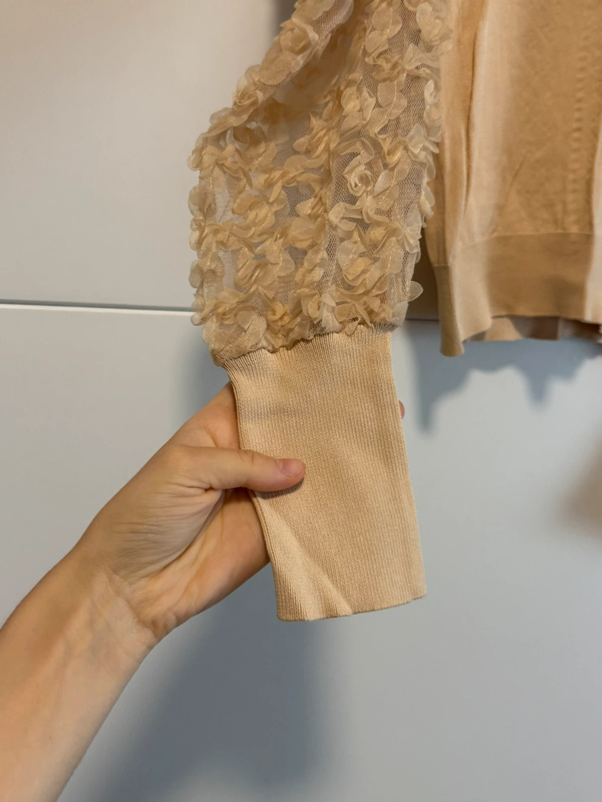 ZARA Pullover mit 3D-Blütenärmeln – Zara – taille M / 38 / 10 2