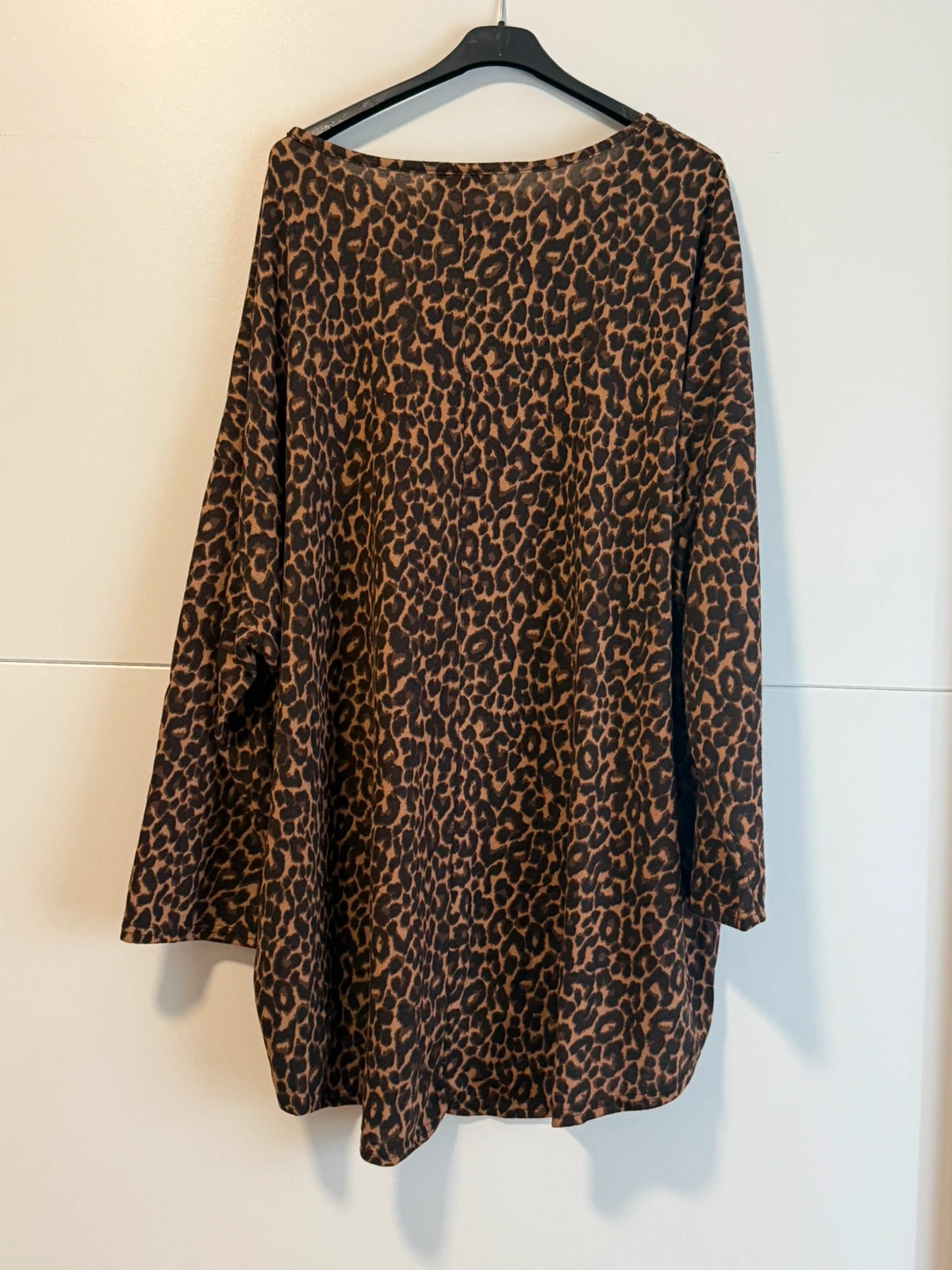 Janina Curved Longshirt Leopardprint – Janina – taille 6XL / 52 / 24 4