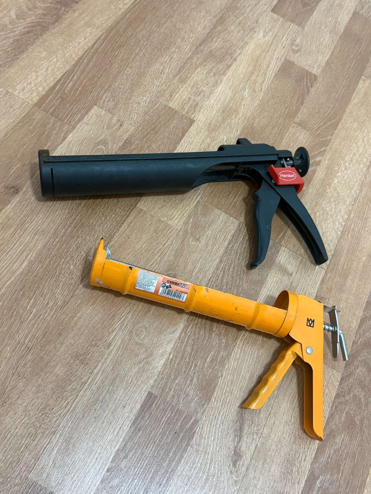 2x Kartuschenpistole / Silikonpistole / Kartuschenpresse – Henkel