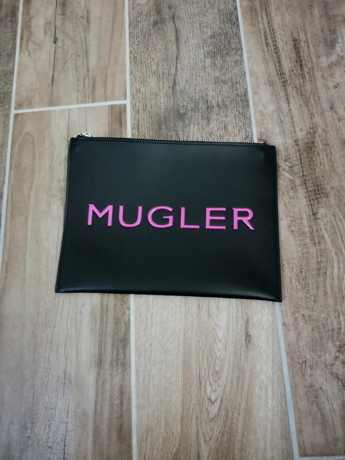 Très belle Trousse à maquillage Mugler