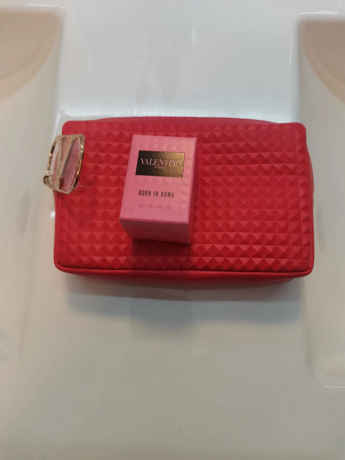 Lot miniature Valentino born in Roma edp avec sa pochette.