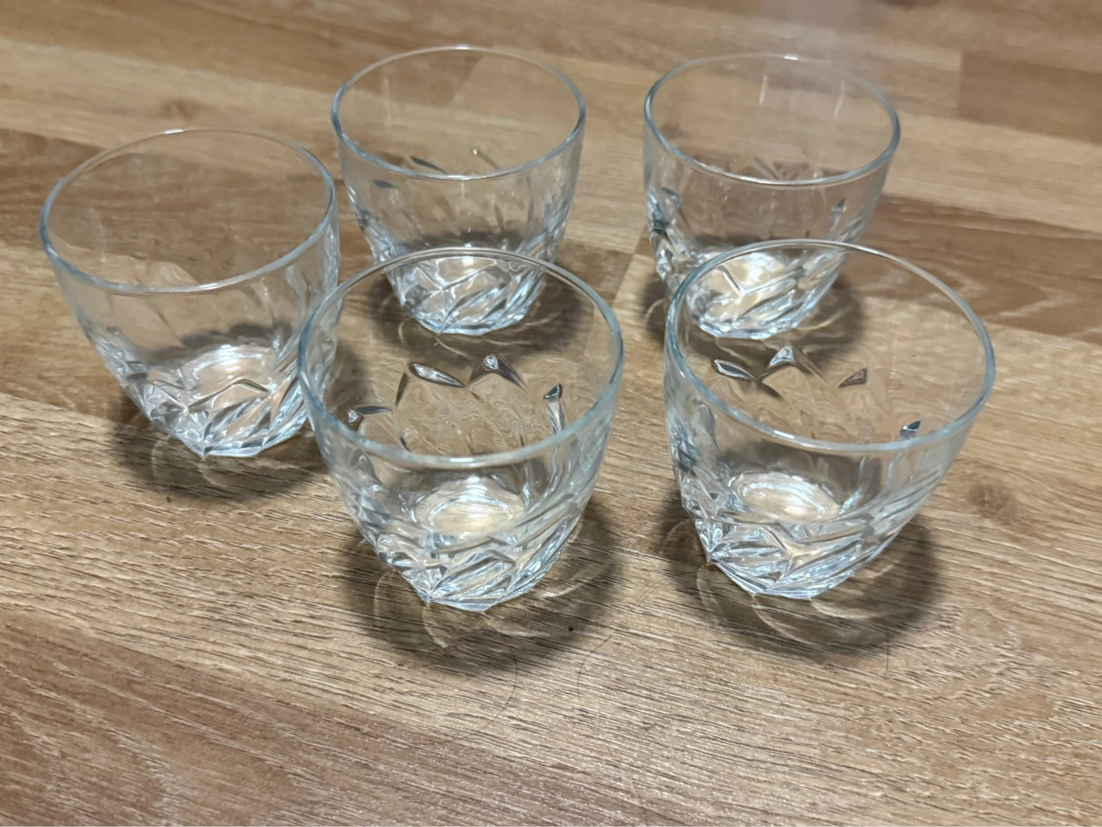 Fünf Trinkgläser