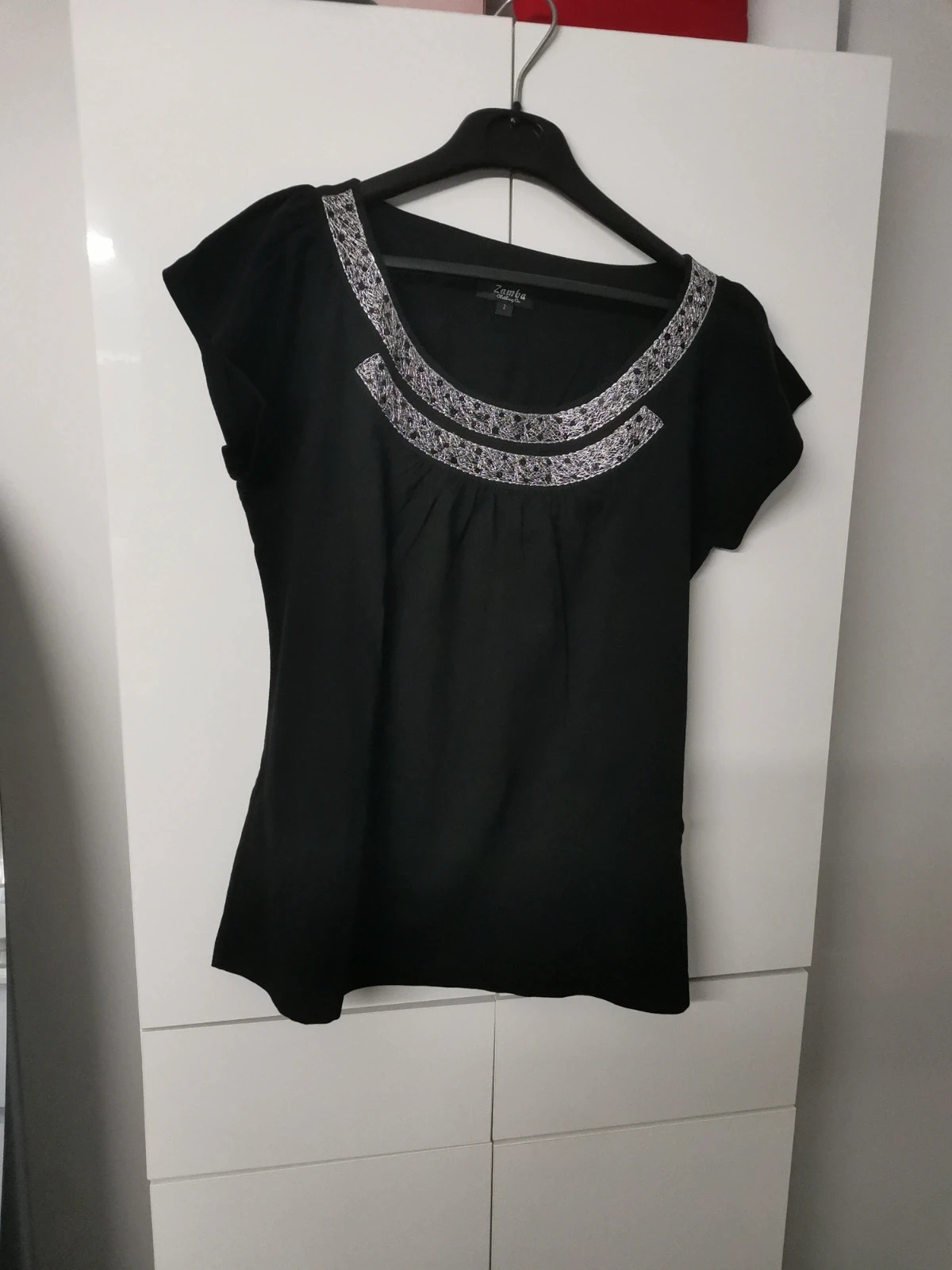 Très jolie t-shirt noir
