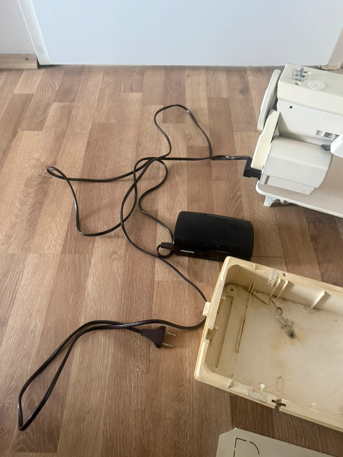 Singer Nähmaschine mit Koffer & Fußpedal – SINGER 2