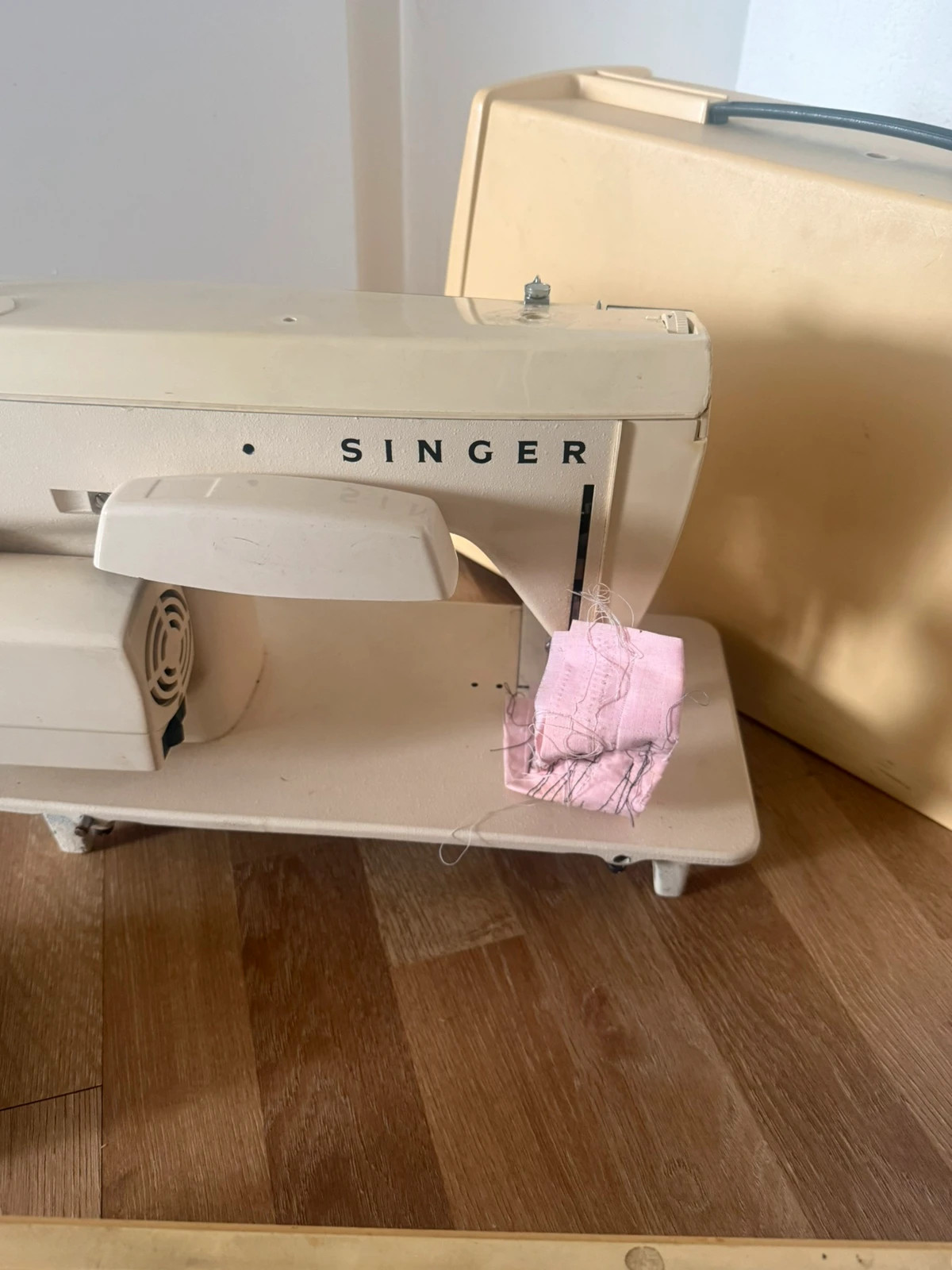 Singer Nähmaschine mit Koffer & Fußpedal – SINGER 3