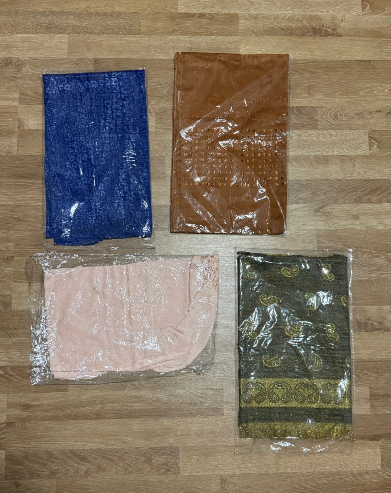 4 Damen-Schals / Tücher