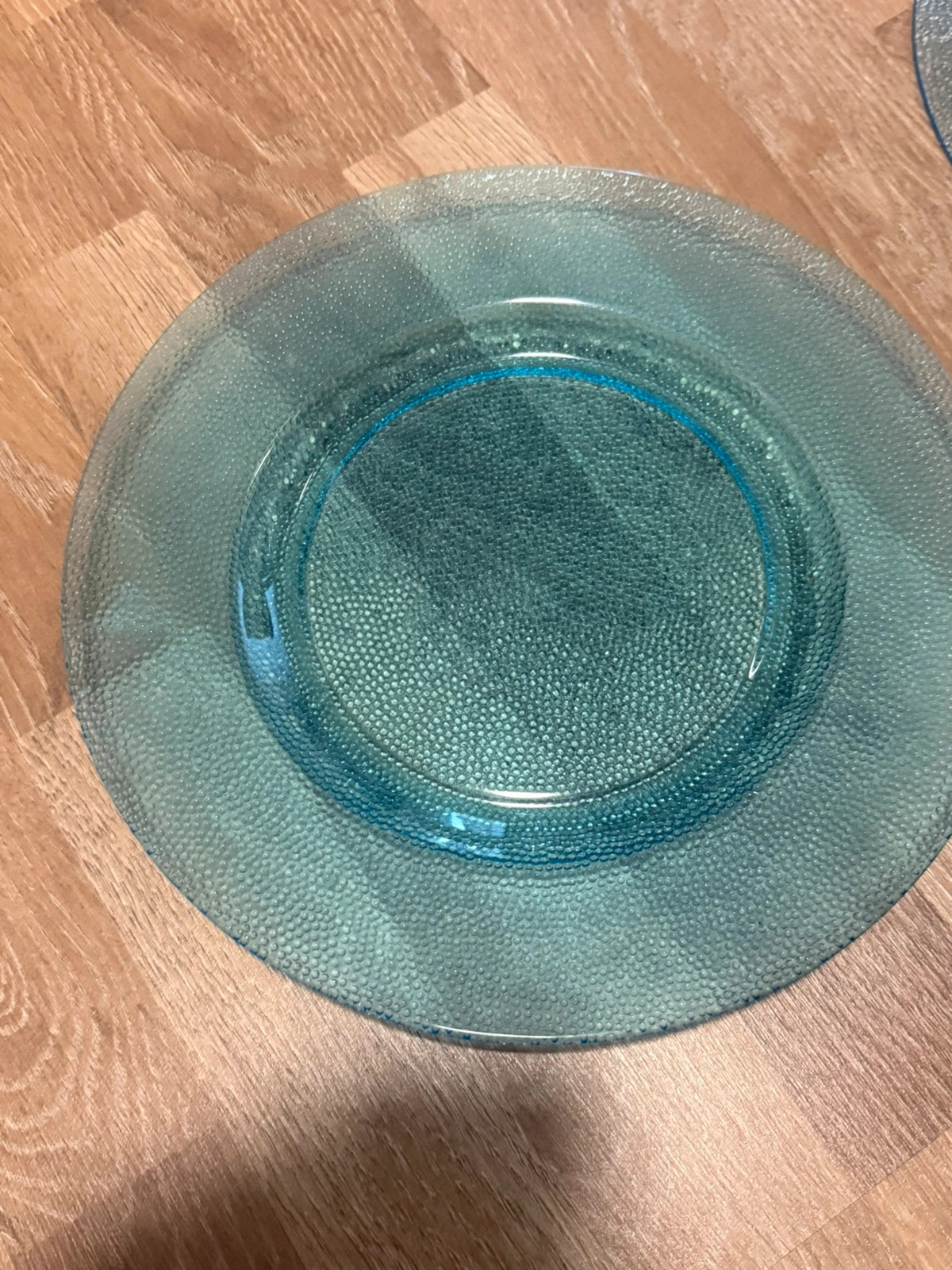 14 blaue Glas-Teller – Action 2