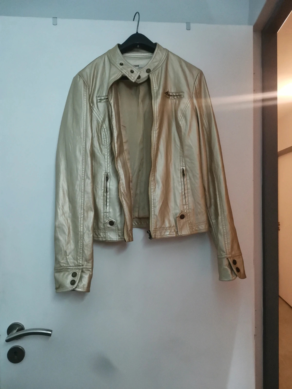 Très belle Veste doree – fashion code – taille L / 40 / 12
