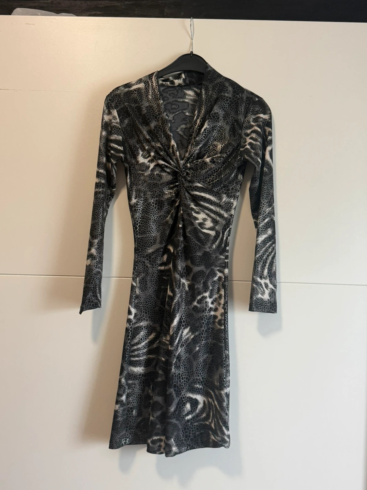 Damen Kleid schwarz-grau mit Animal Print & Raffungen – taille Taille unique 2