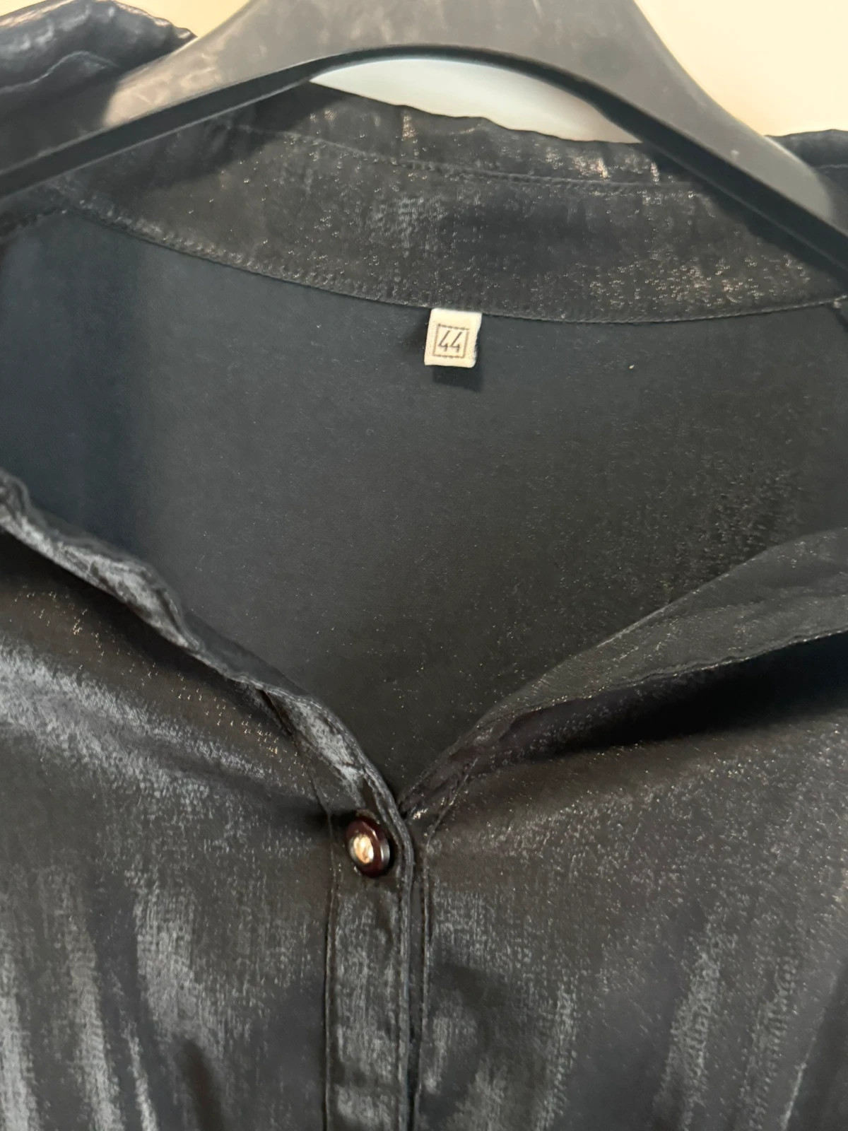Schwarze glänzende Bluse – taille XXL / 44 / 16 5