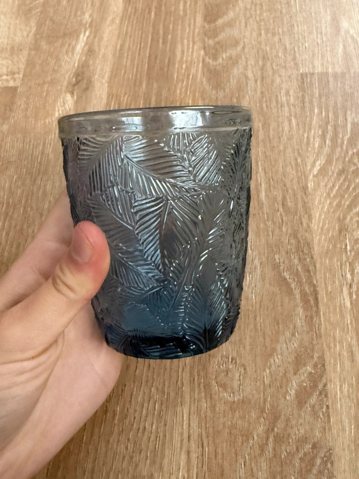 Blaues Trinkglas 250 ml mit Blattmuster