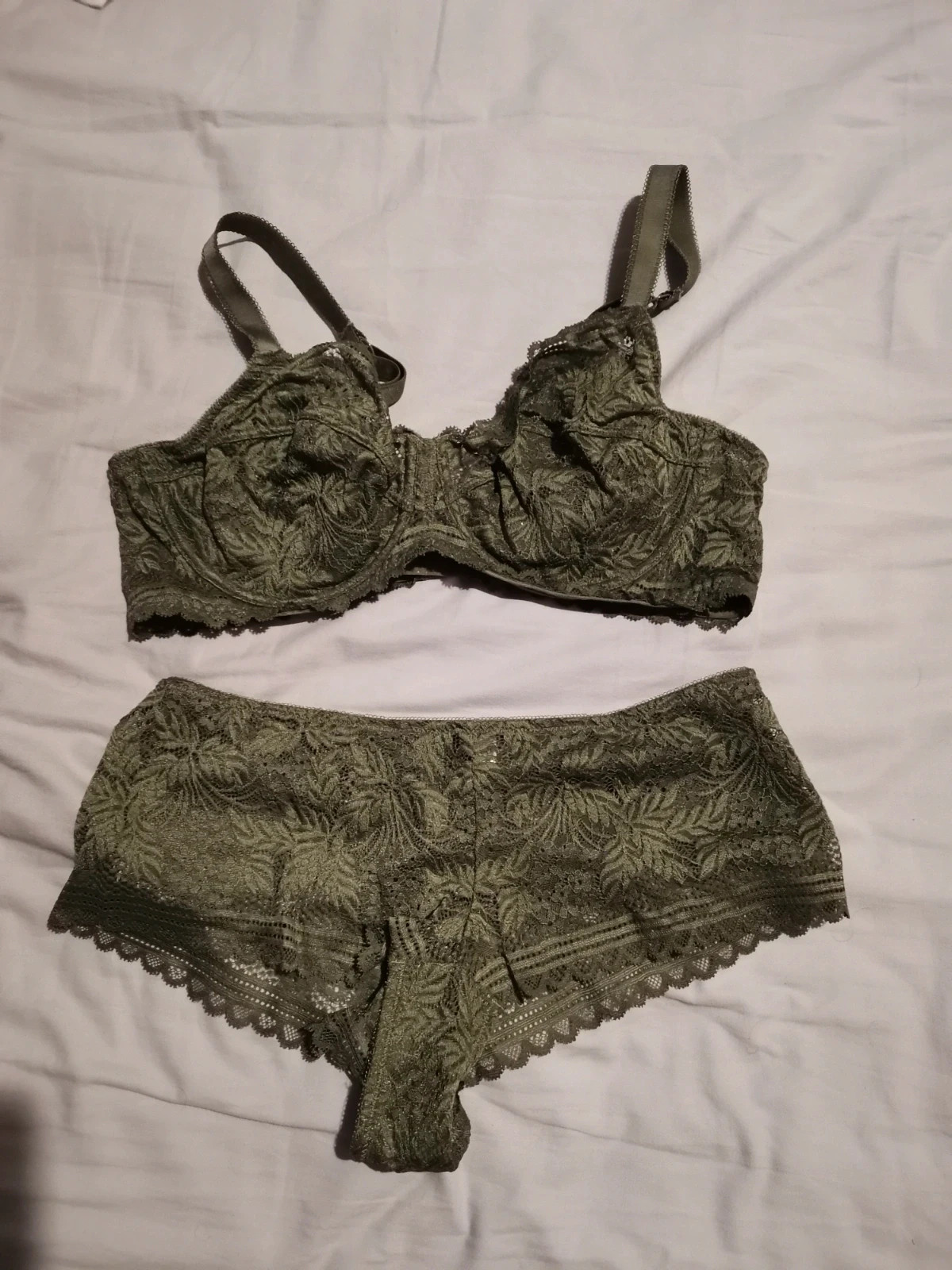 Soutien gorge + shorty neuf jamais portés