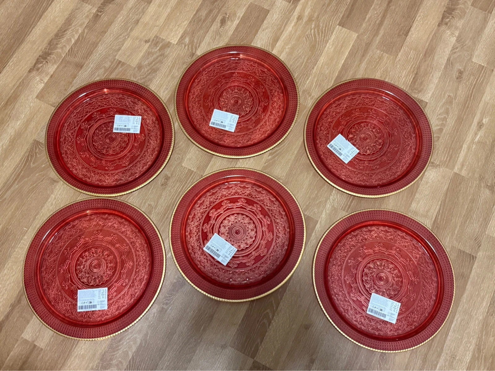 6 rote Dekoteller