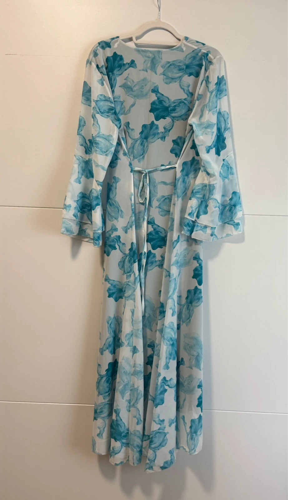 Blau-weißes Maxi Kleid mit Blumenmuster & Trompetenärmeln – taille Taille unique 5