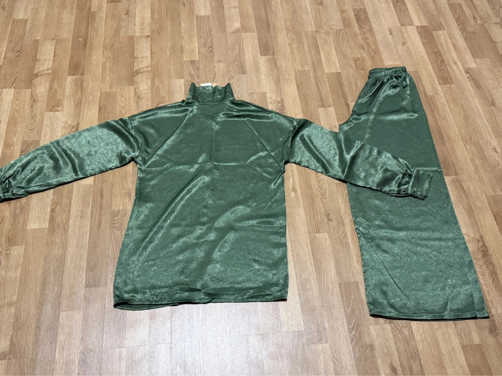 Elegantes Satin-Zweiteiler Set – taille Taille unique 4
