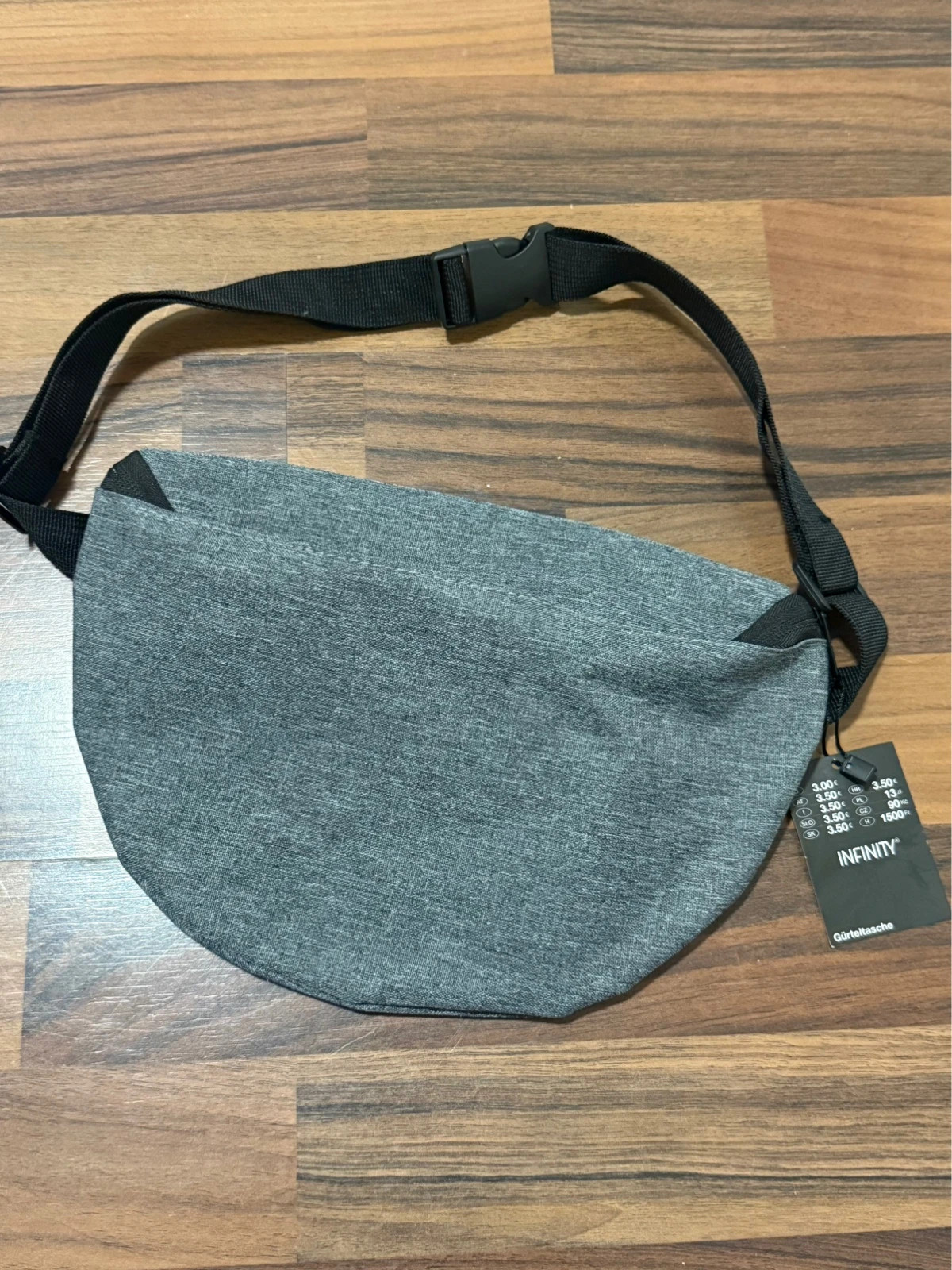 Graue Gürteltasche