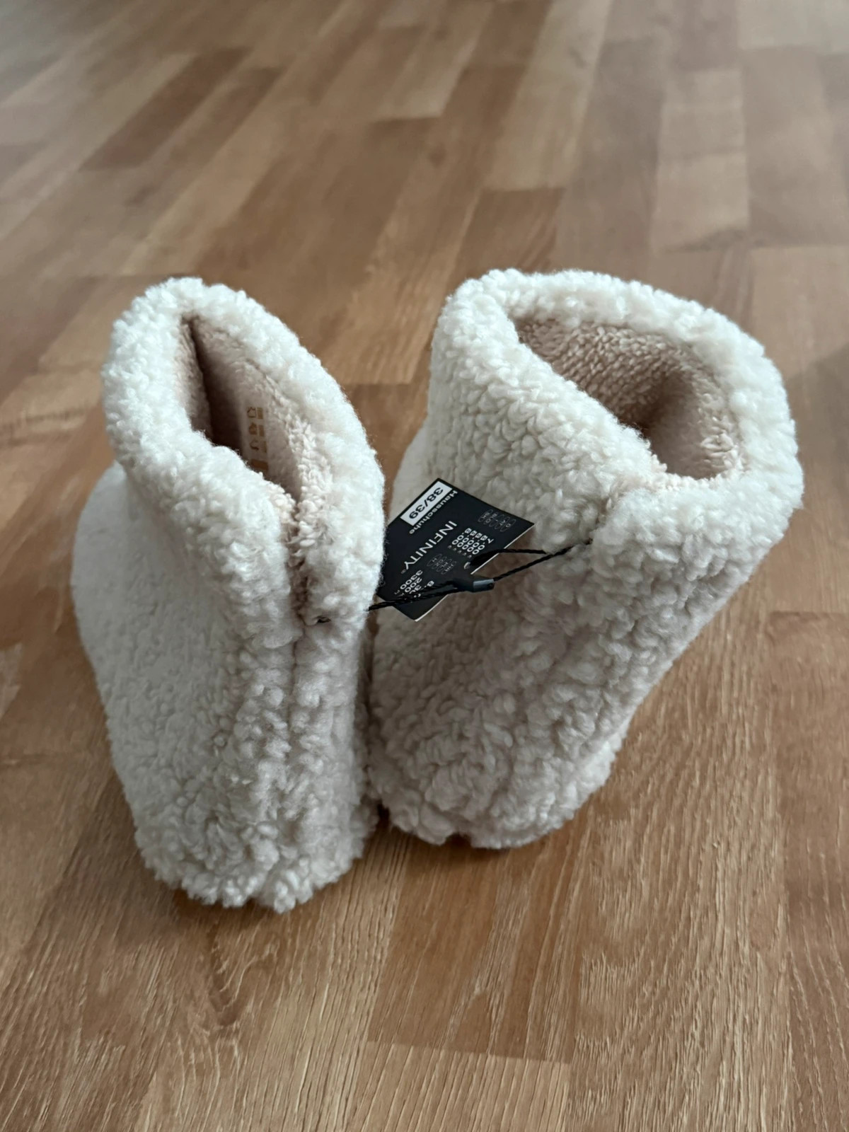 Neue Kuschel Hausschuhe / Teddy Slipper – Infinity – taille 38 3