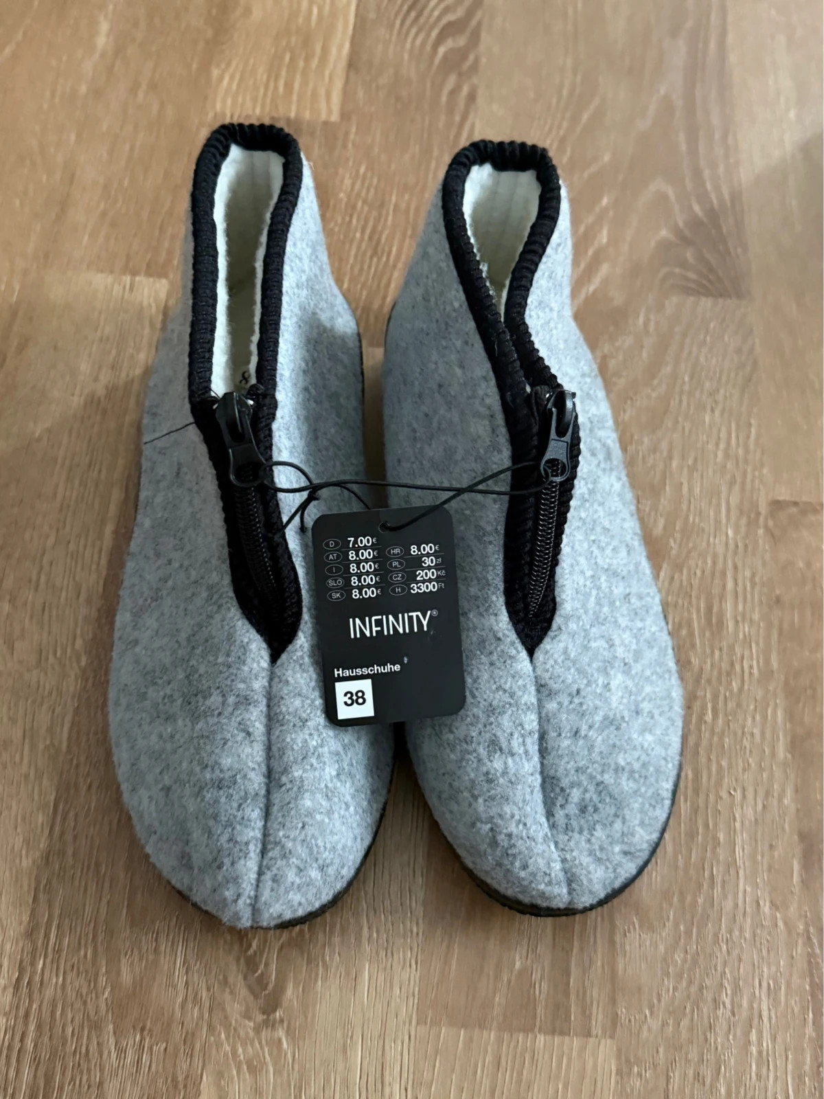 Hausschuhe / Hüttenschuhe