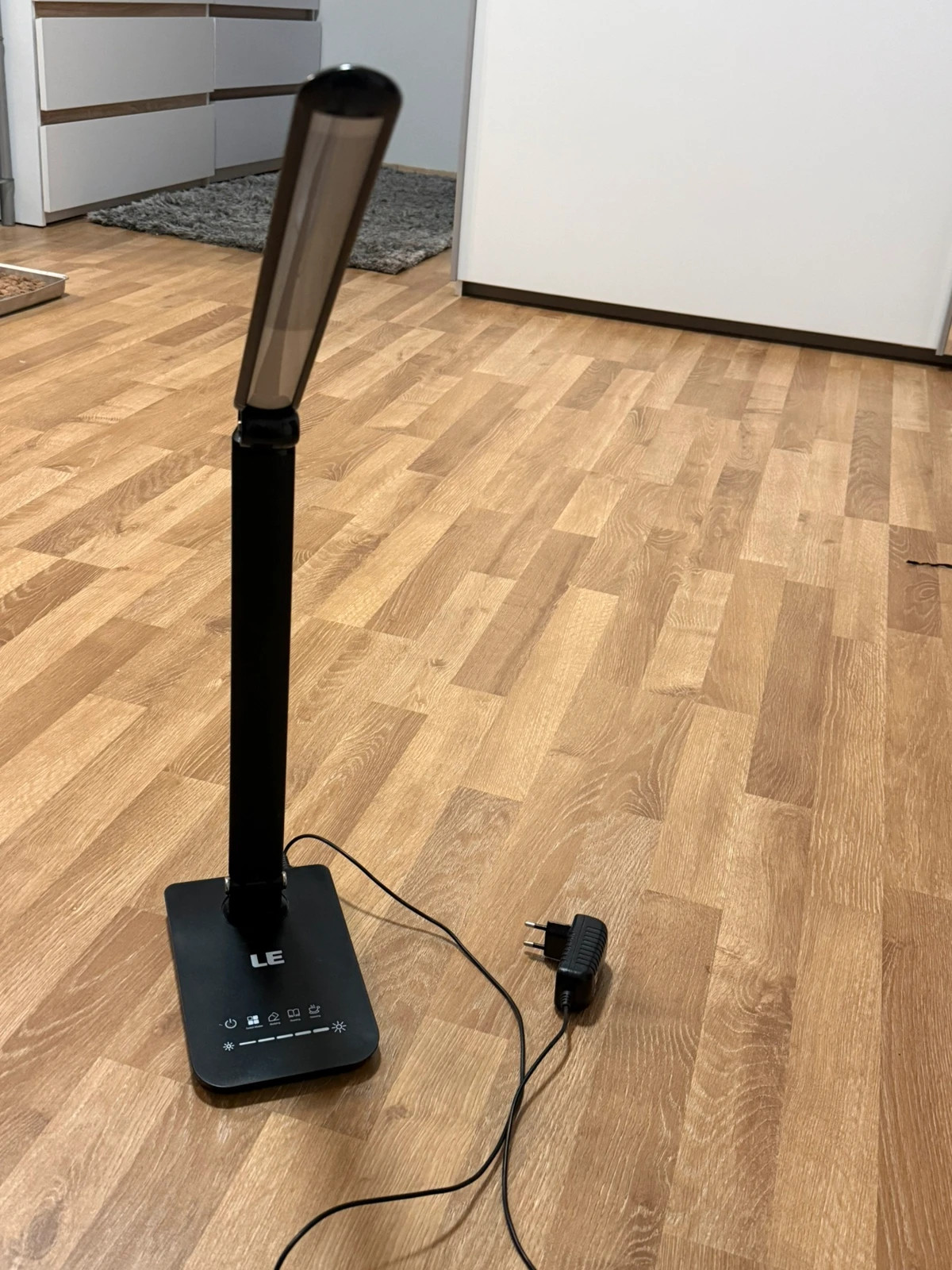 Moderne schwarze LED-Schreibtischlampe – L'E 2