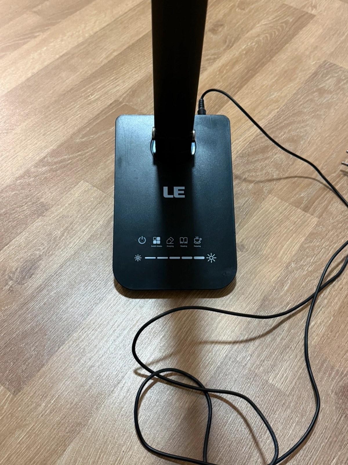 Moderne schwarze LED-Schreibtischlampe – L'E 3