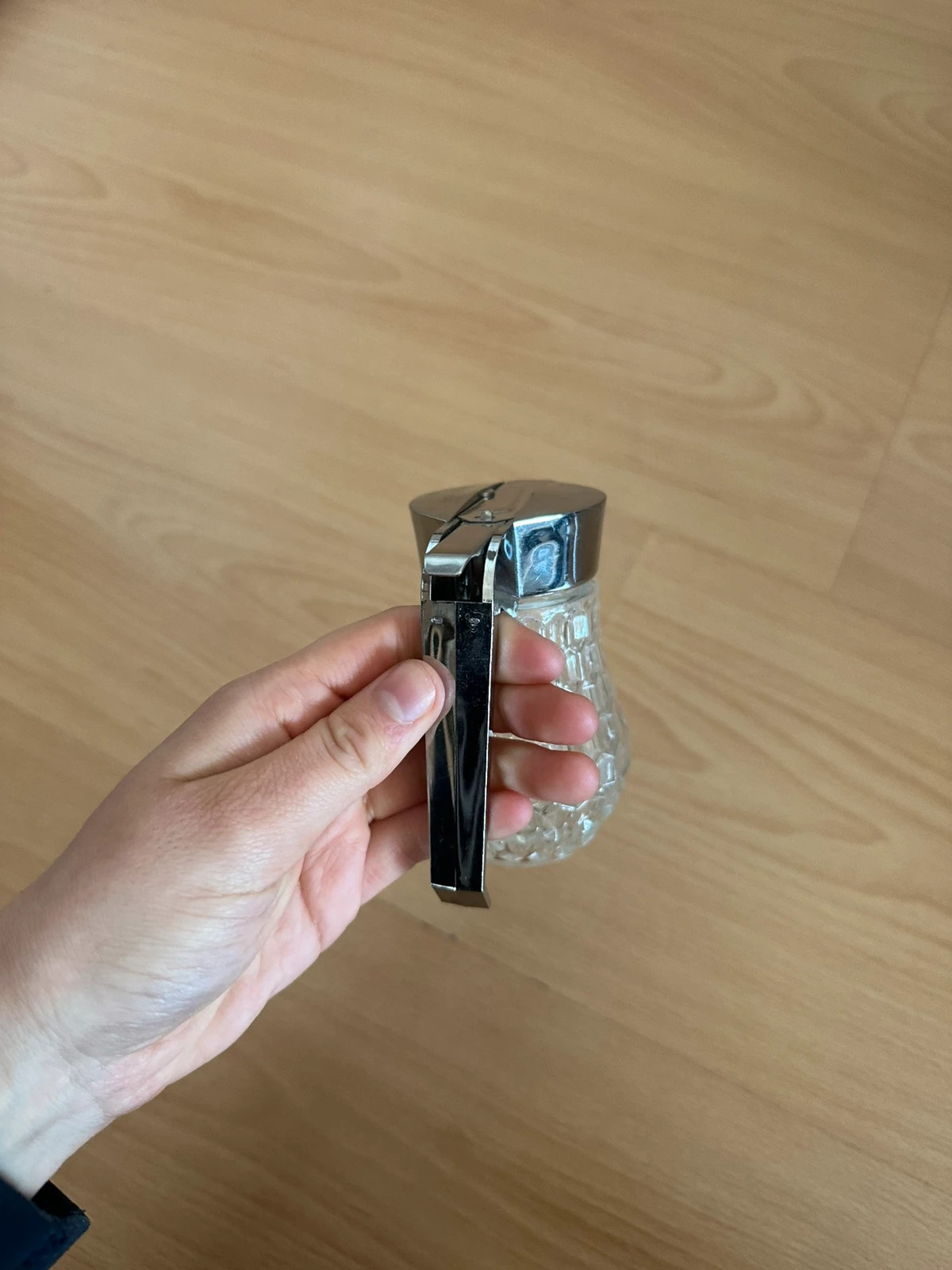 Sirupspender / Zuckerspender aus Glas mit Klappdeckel 3