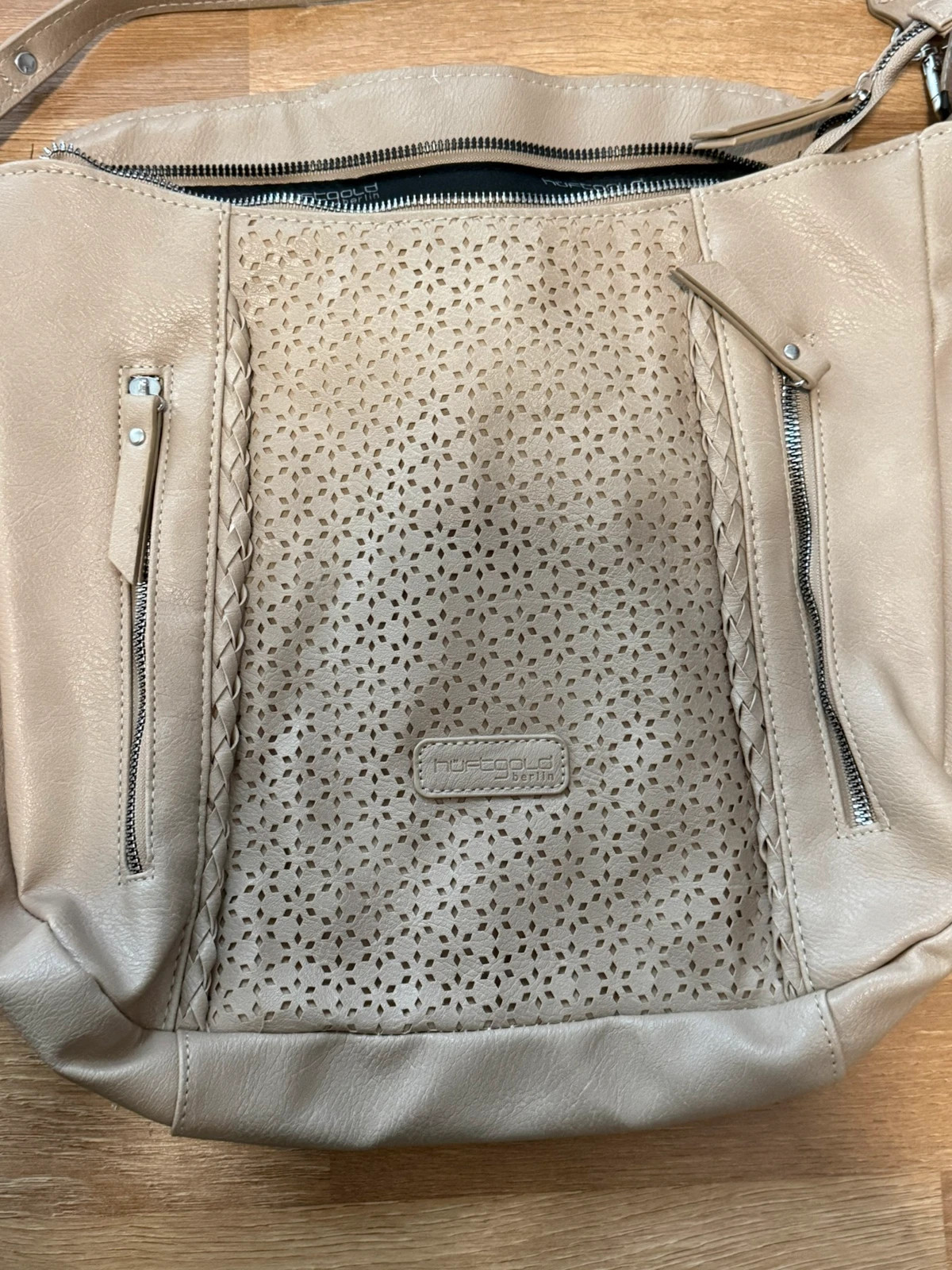 Buffalo Berlin Umhängetasche beige – Hüftgold Berlin 2