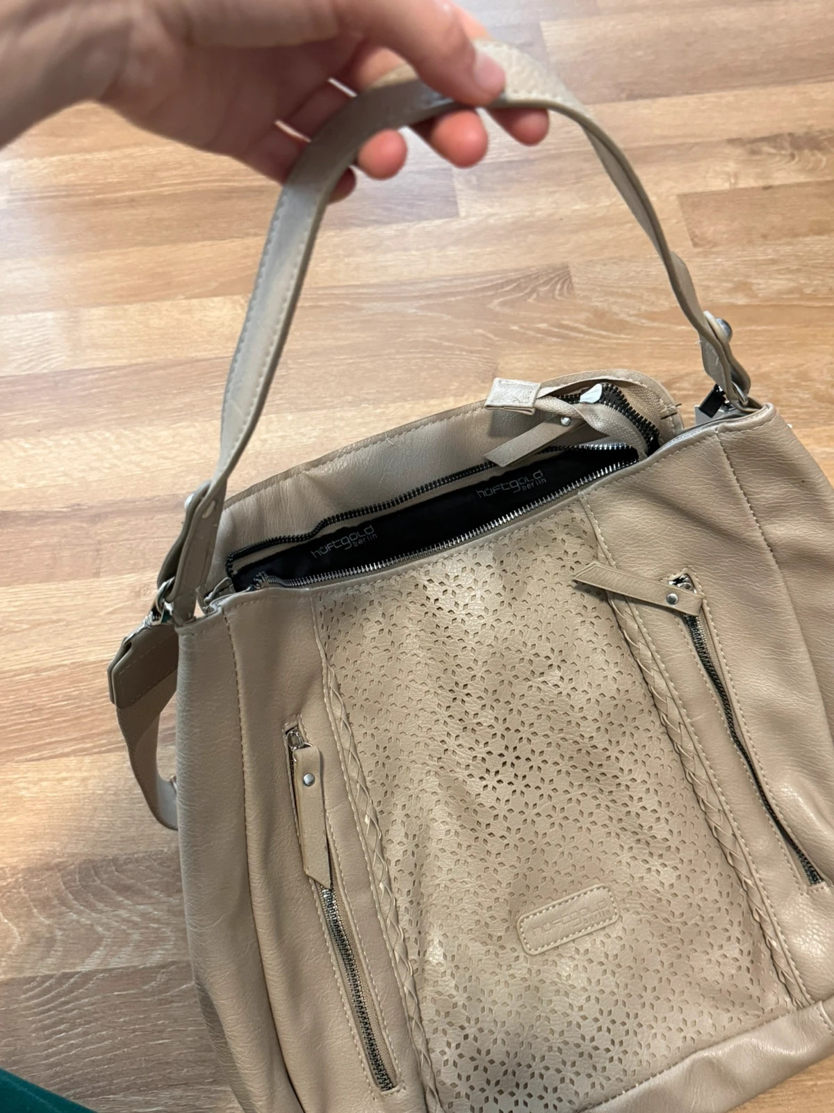Buffalo Berlin Umhängetasche beige – Hüftgold Berlin 3