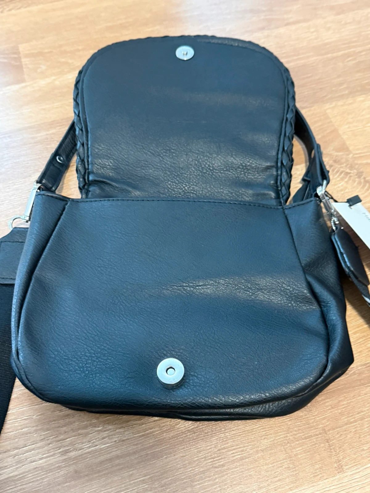 Buffalo Berlin Umhängetasche schwarz – Hüftgold Berlin 4