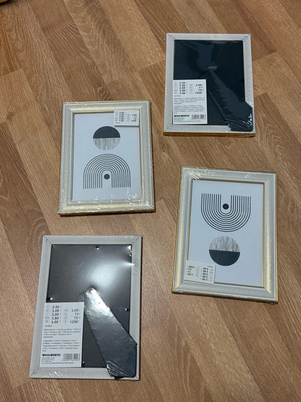 4 moderne Bilderrahmen