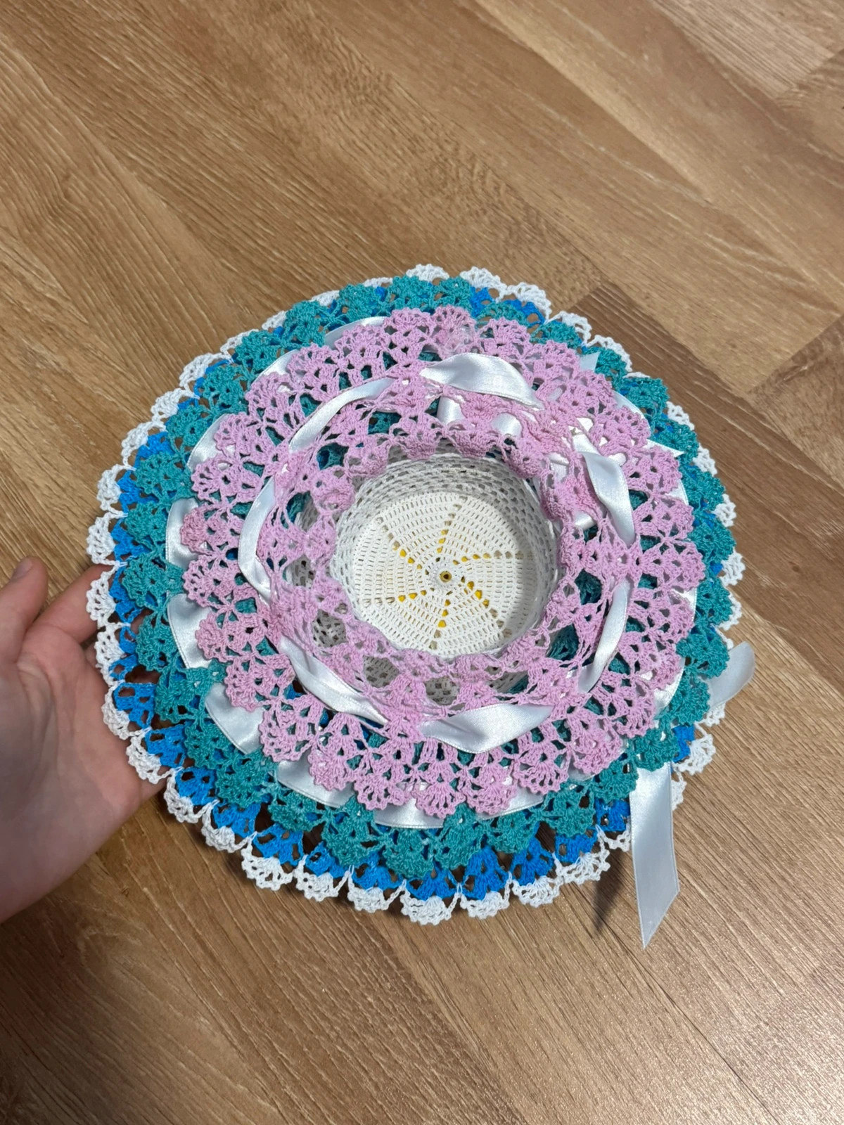 Handgemachte gehäkelte Deko-Hütchen – Handarbeit 3