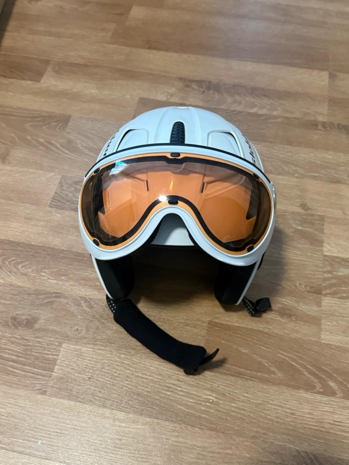 Skihelm mit Visier slokker