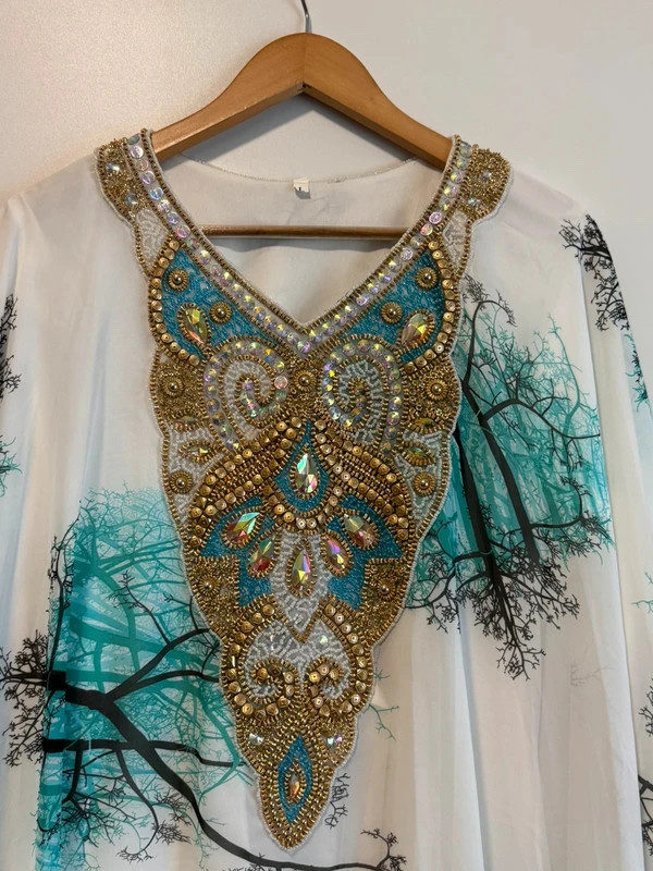 Eleganter Kaftan / Tunika mit Perlenstickerei – taille L / 40 / 12 3