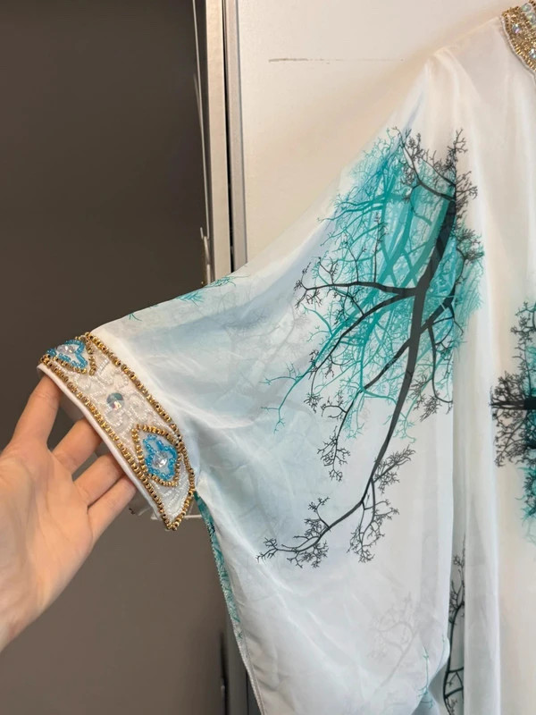 Eleganter Kaftan / Tunika mit Perlenstickerei – taille L / 40 / 12 5