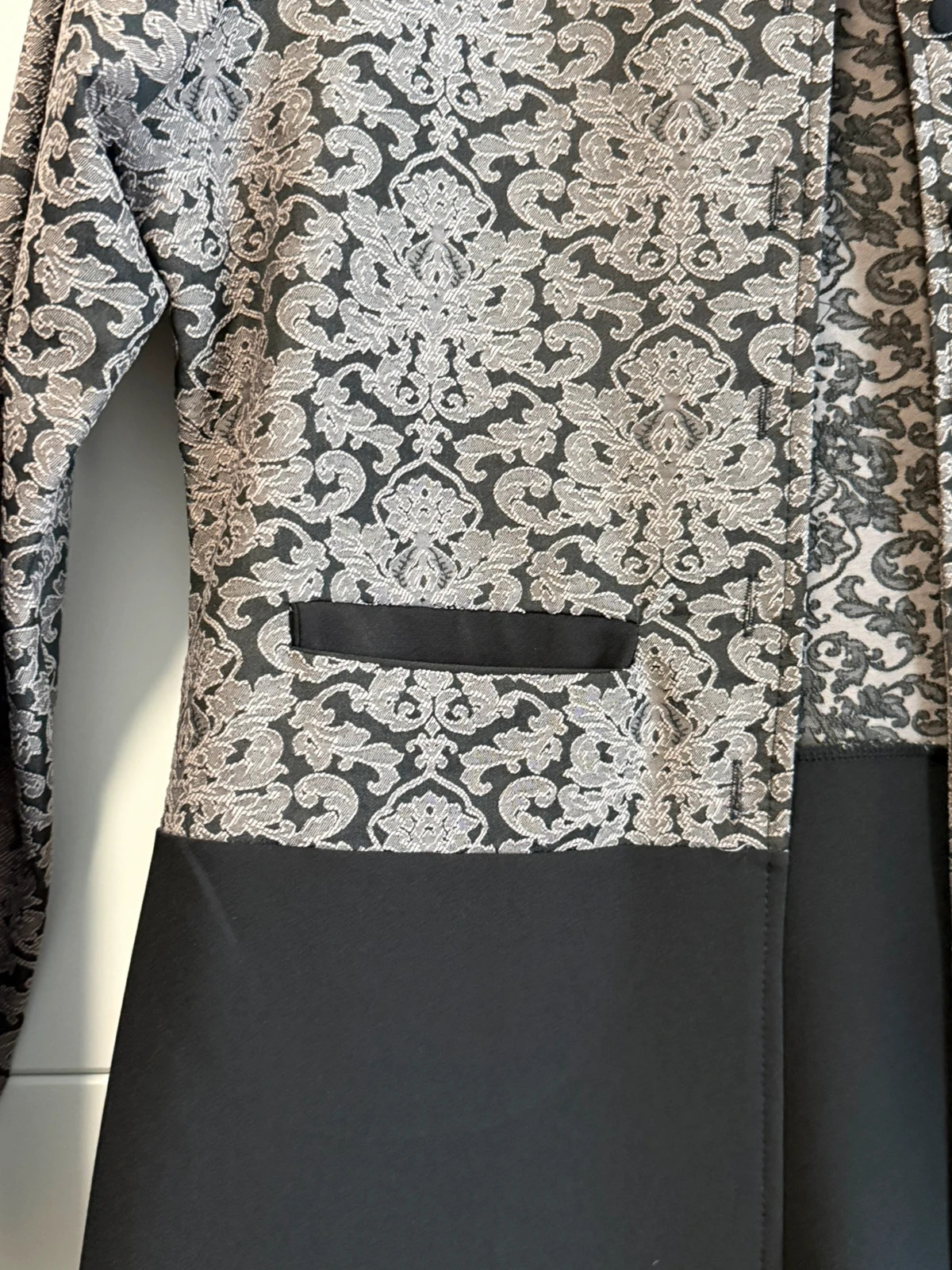 Elegantes Kleid mit Ornament-Muster – taille M / 38 / 10 2
