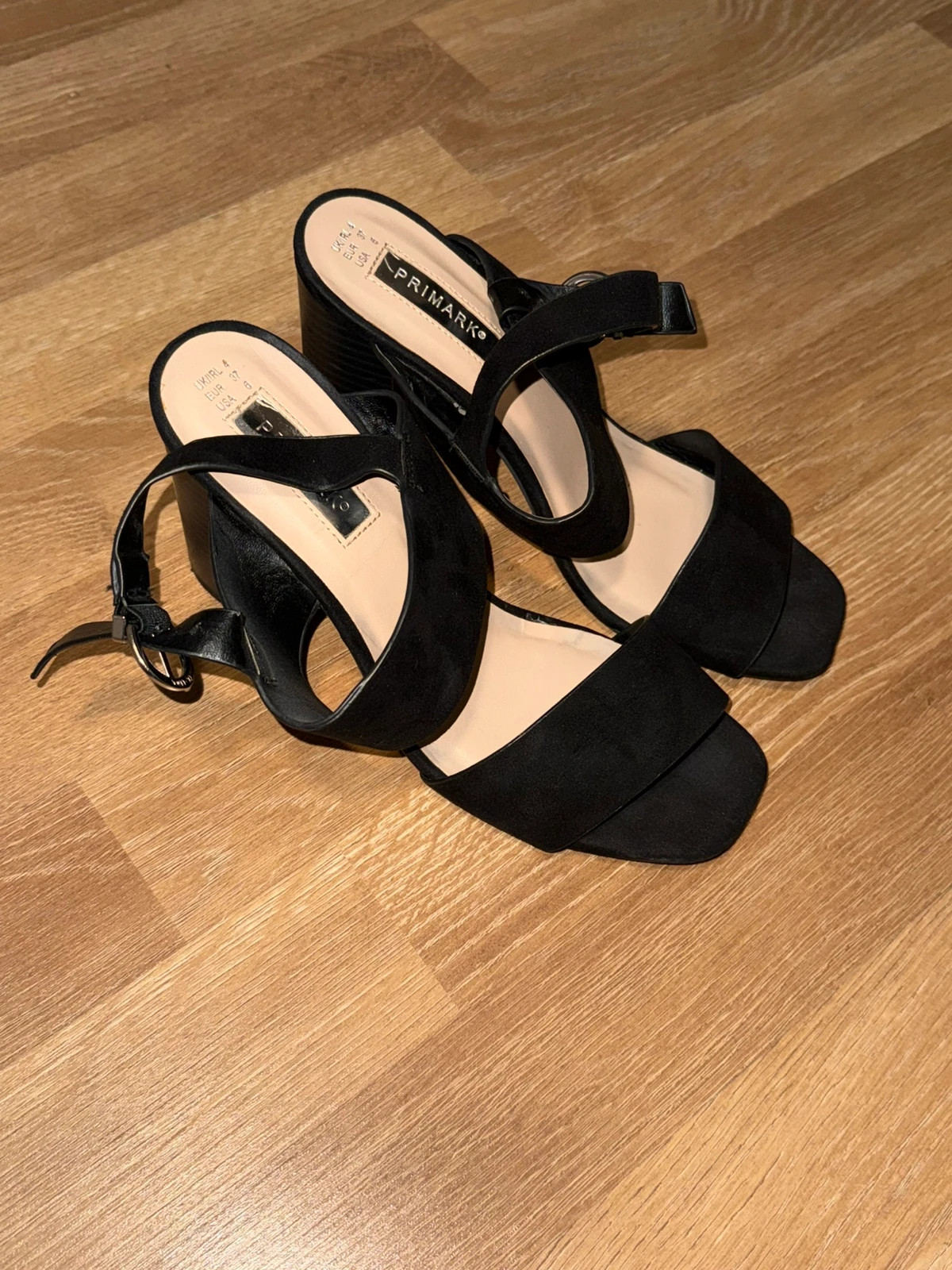 Schwarze Sandalen mit Knöchelriemen – Primark – taille 37 5