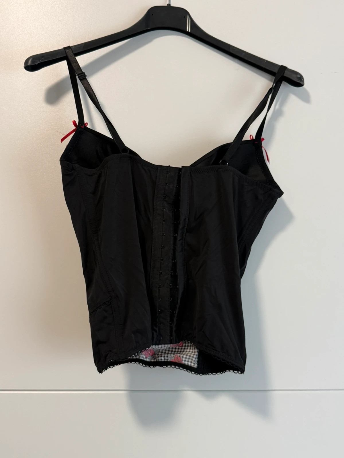 Schwarzes Corsagen-Top mit Herzmuster – Okay 3