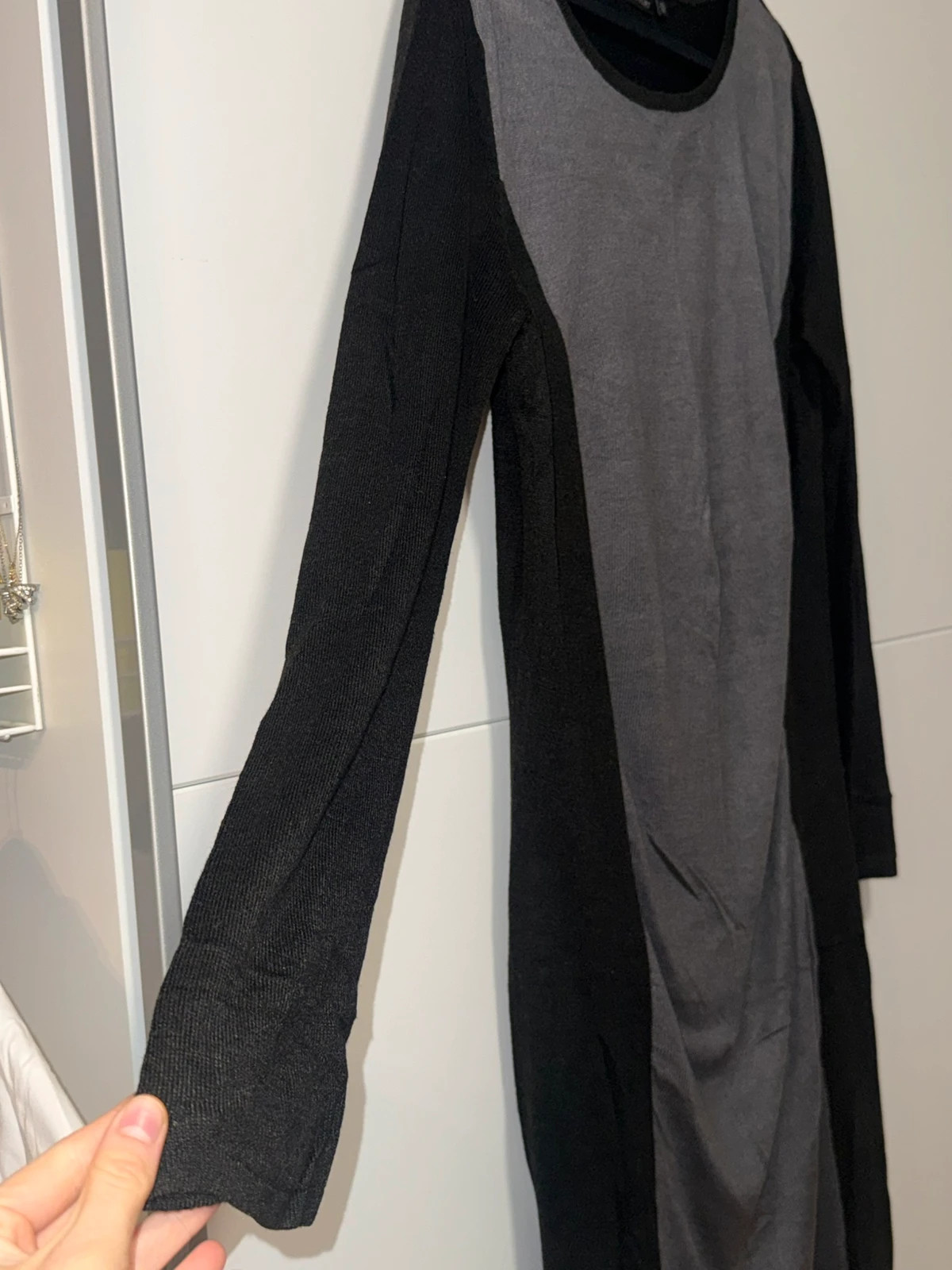schwarzes, langes Kleid mit langen Ärmeln. – Bodyflirt – taille XXL / 44 / 16 3