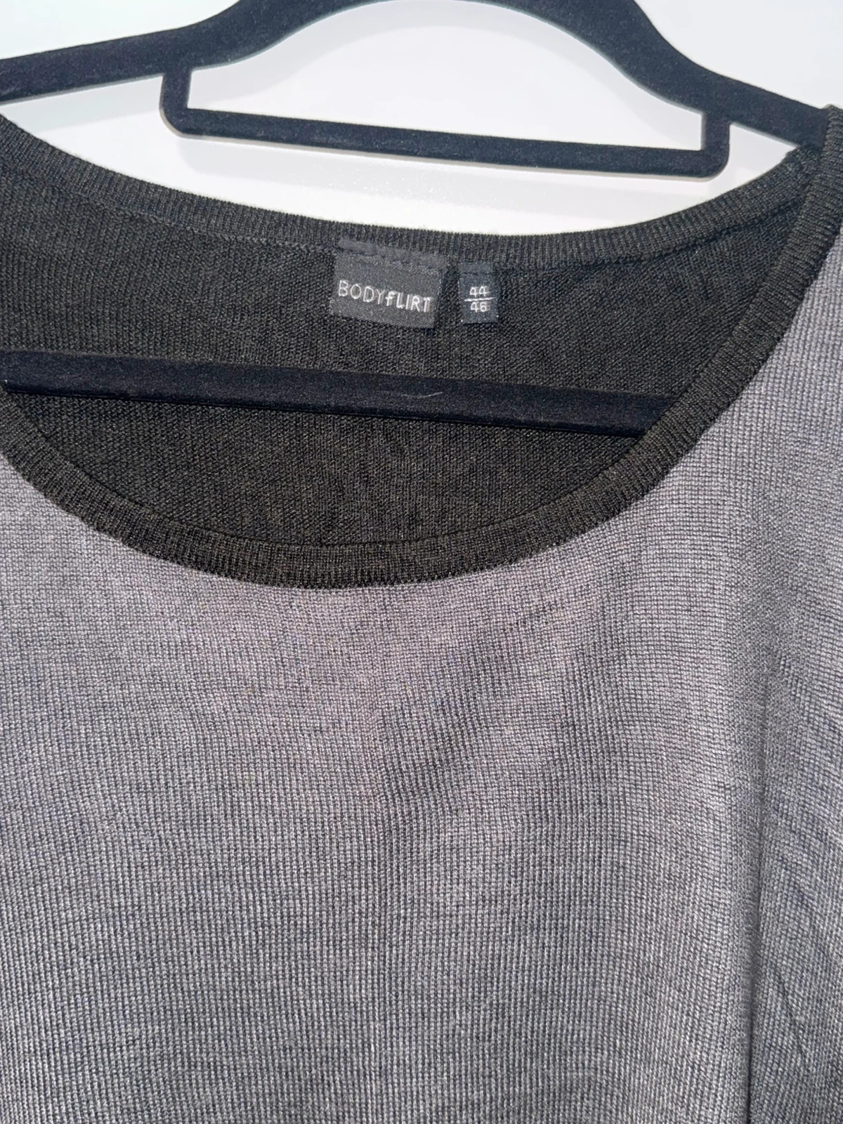 schwarzes, langes Kleid mit langen Ärmeln. – Bodyflirt – taille XXL / 44 / 16 4