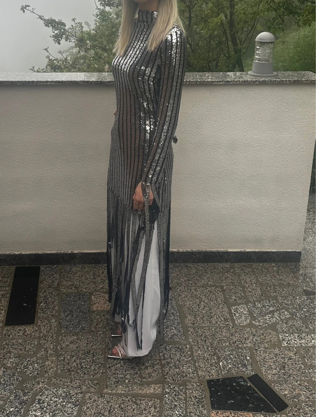 Elegantes Abendkleid mit Pailletten & Fransen – taille L / 40 / 12 2
