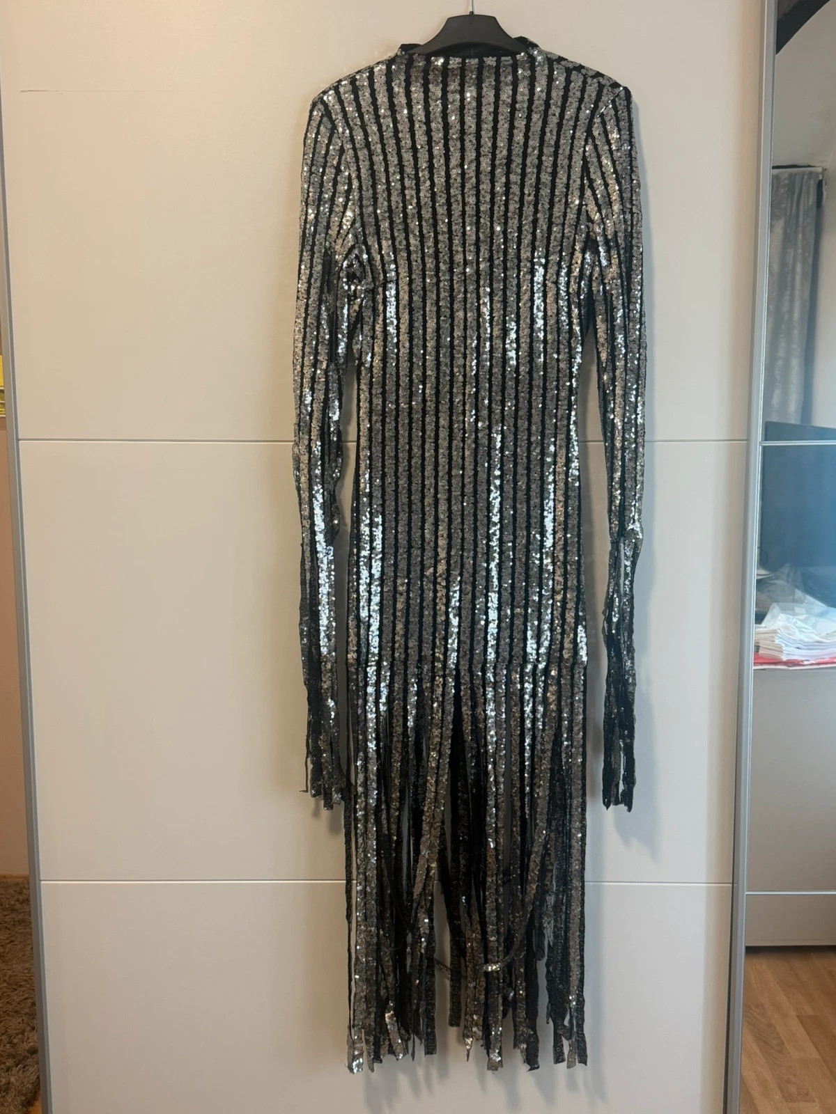 Elegantes Abendkleid mit Pailletten & Fransen – taille L / 40 / 12 3