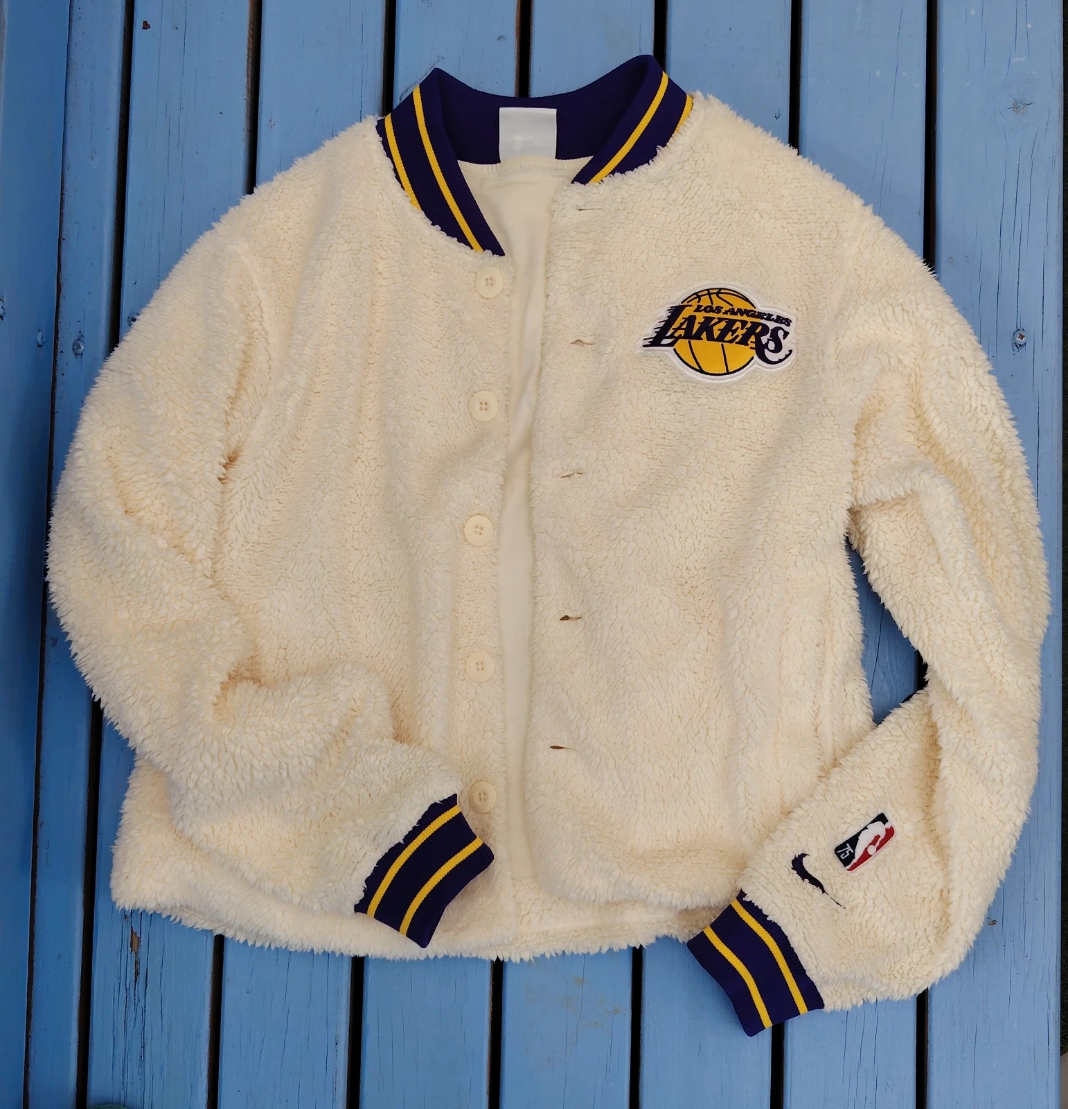 Veste moumoute Nike x NBA Lakers (T. S) Le doudou ultime pour rugir devant le match
