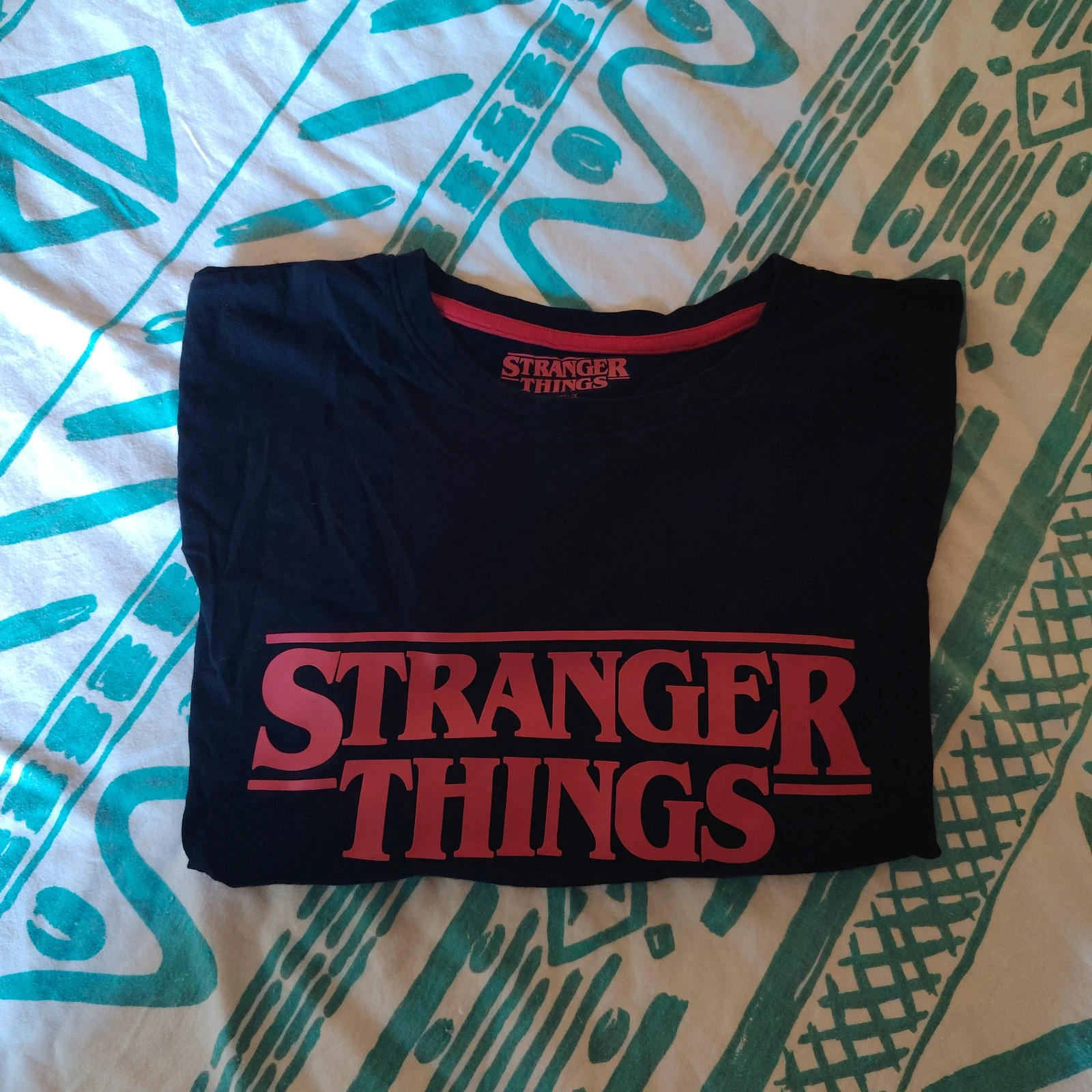 T-shirt noir Stranger Things - Netflix - Taille M – Stranger Things – taille M / 38 / 10 4