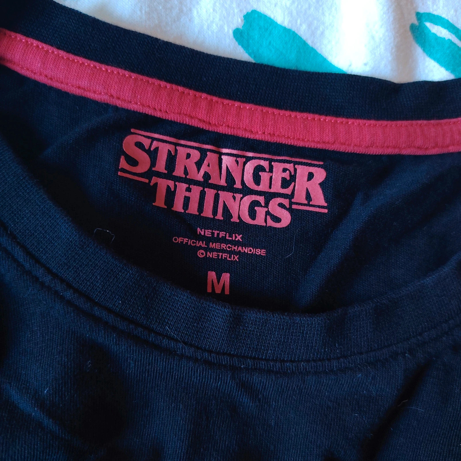T-shirt noir Stranger Things - Netflix - Taille M – Stranger Things – taille M / 38 / 10 5