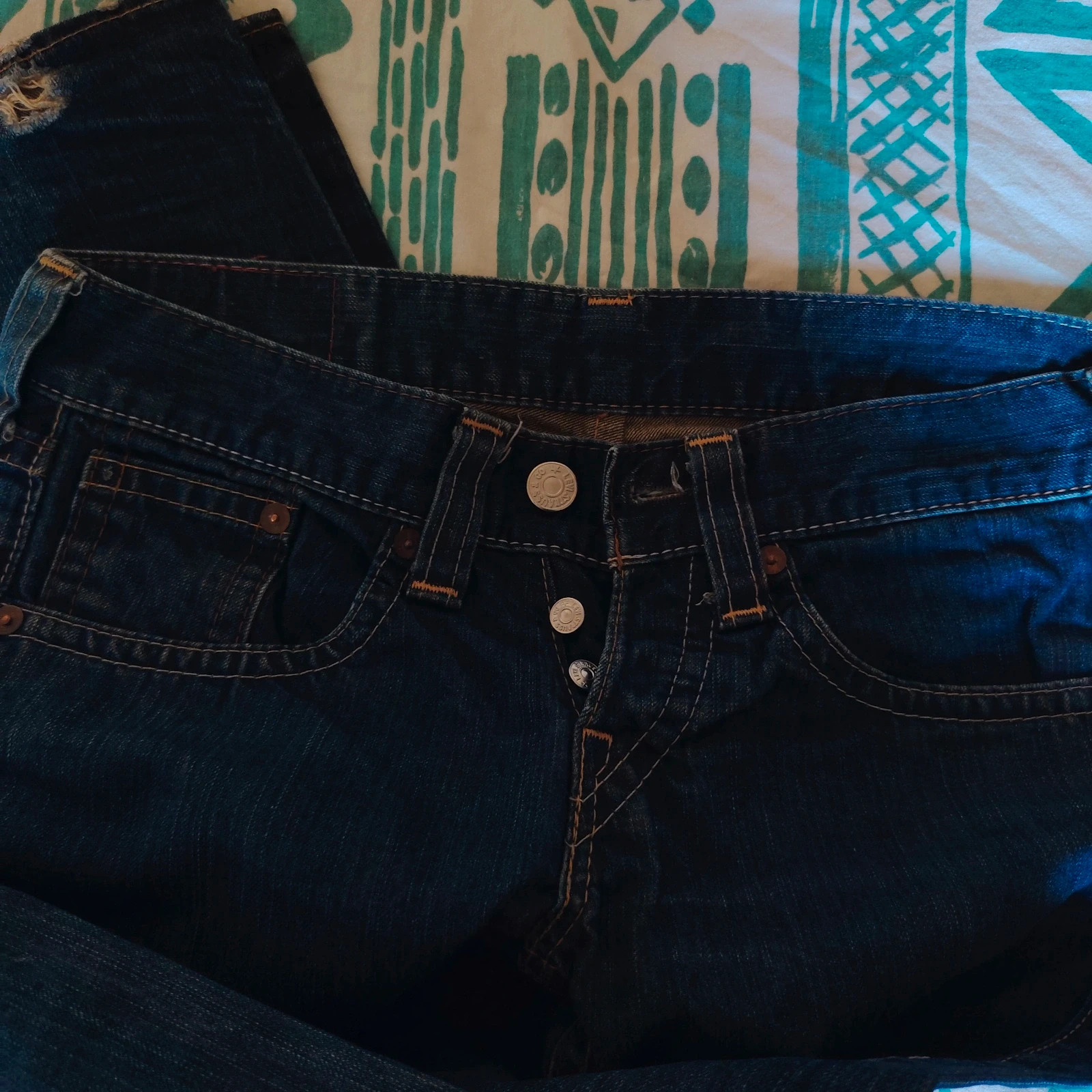A saisir - Jean Levi's Red bleu brut W28 L32 - Lot 05F S03 – Levi's – taille W28 | FR 38 5