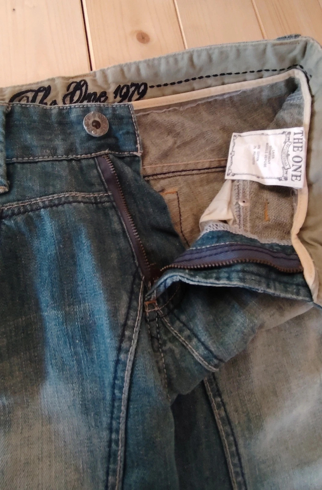 Jean denim The One vintage, Style Y2K, Coupe droite/ajustée, Effet usé, Cyber-Y2K. – The One – taille L 5
