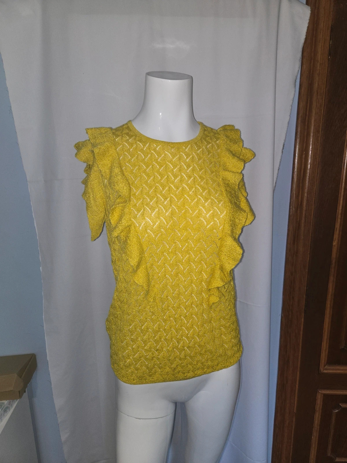 Jersey de punto calado amarillo mostaza con volantes - Talla M