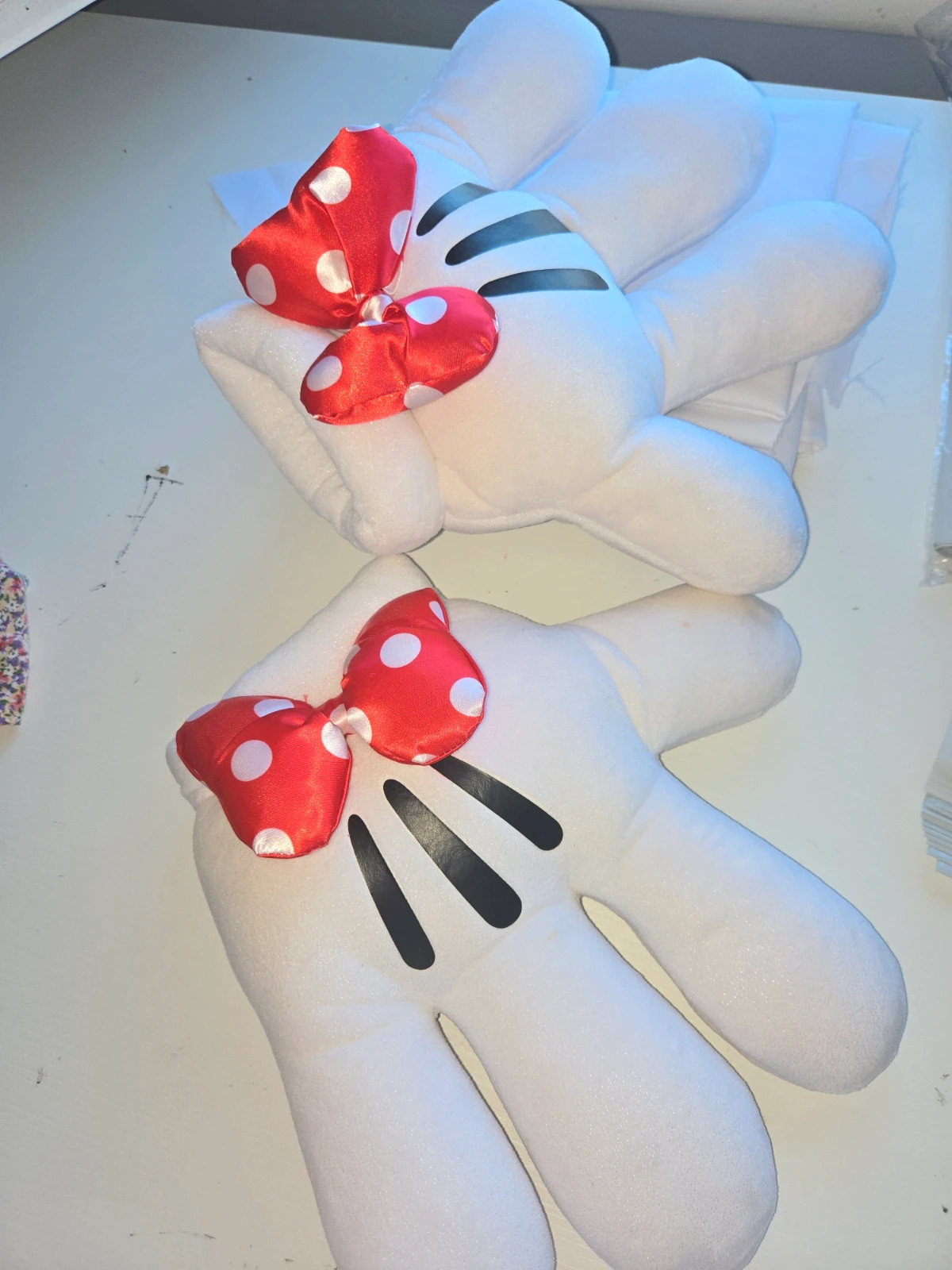 Guantes / Manos de Peluche de Minnie Mouse (Disney Store) – Disney – taille Taille unique