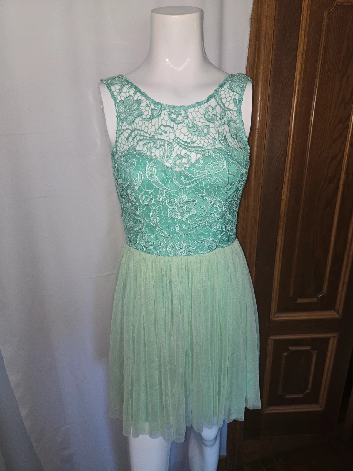 Vestido cóctel encaje y tul Lipsy London – Talla 34