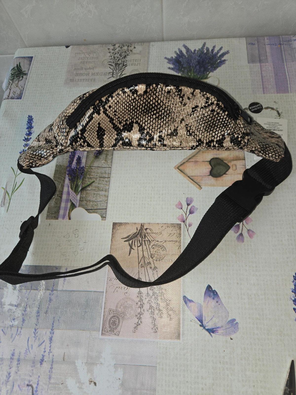Riñonera con estampado de serpiente / Animal print – Local 2