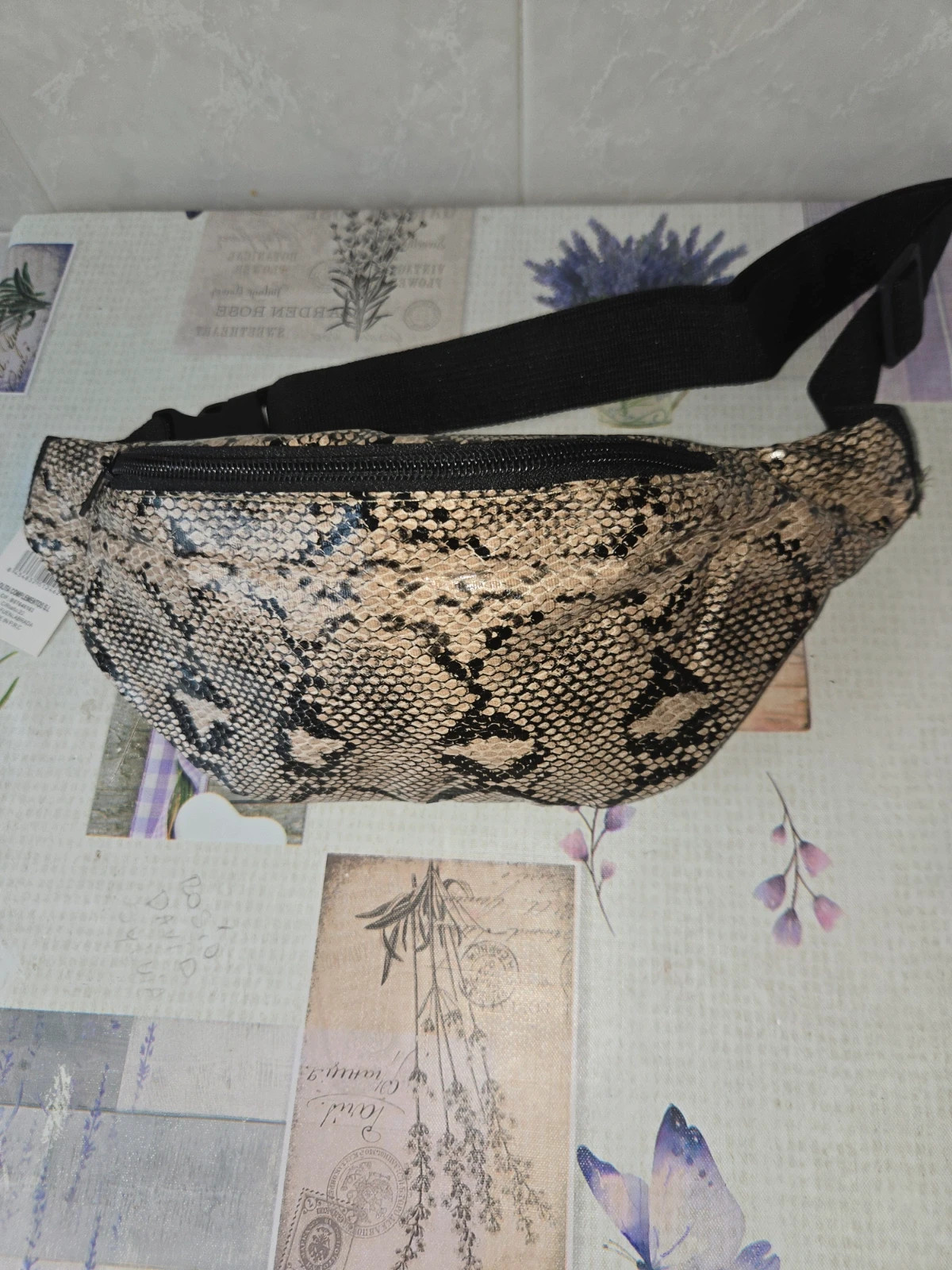 Riñonera con estampado de serpiente / Animal print – Local 3